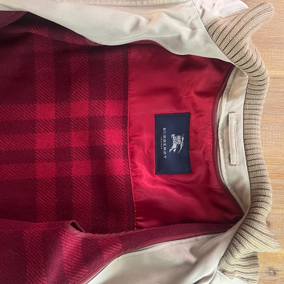 Authentic Burberry trench coat - Picture 3 of 13